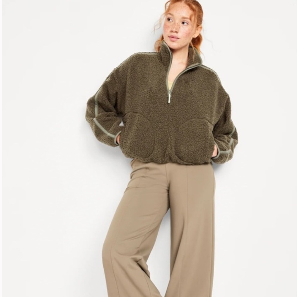 Old Navy Crop Sherpa Quarter Zip Pullover Sweatshirt in Heritage Green
